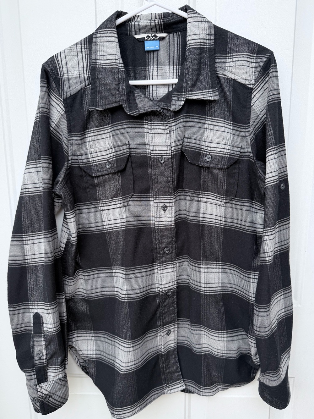 KAVU Women’s Plaid Button Down Long Sleeved Shirt Black Gray White Size M
